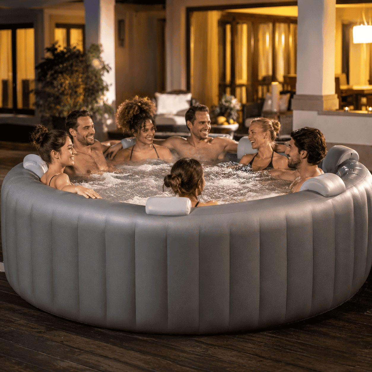 Aufblasbarer Whirlpool für 7 Personen mit Massagedüsen