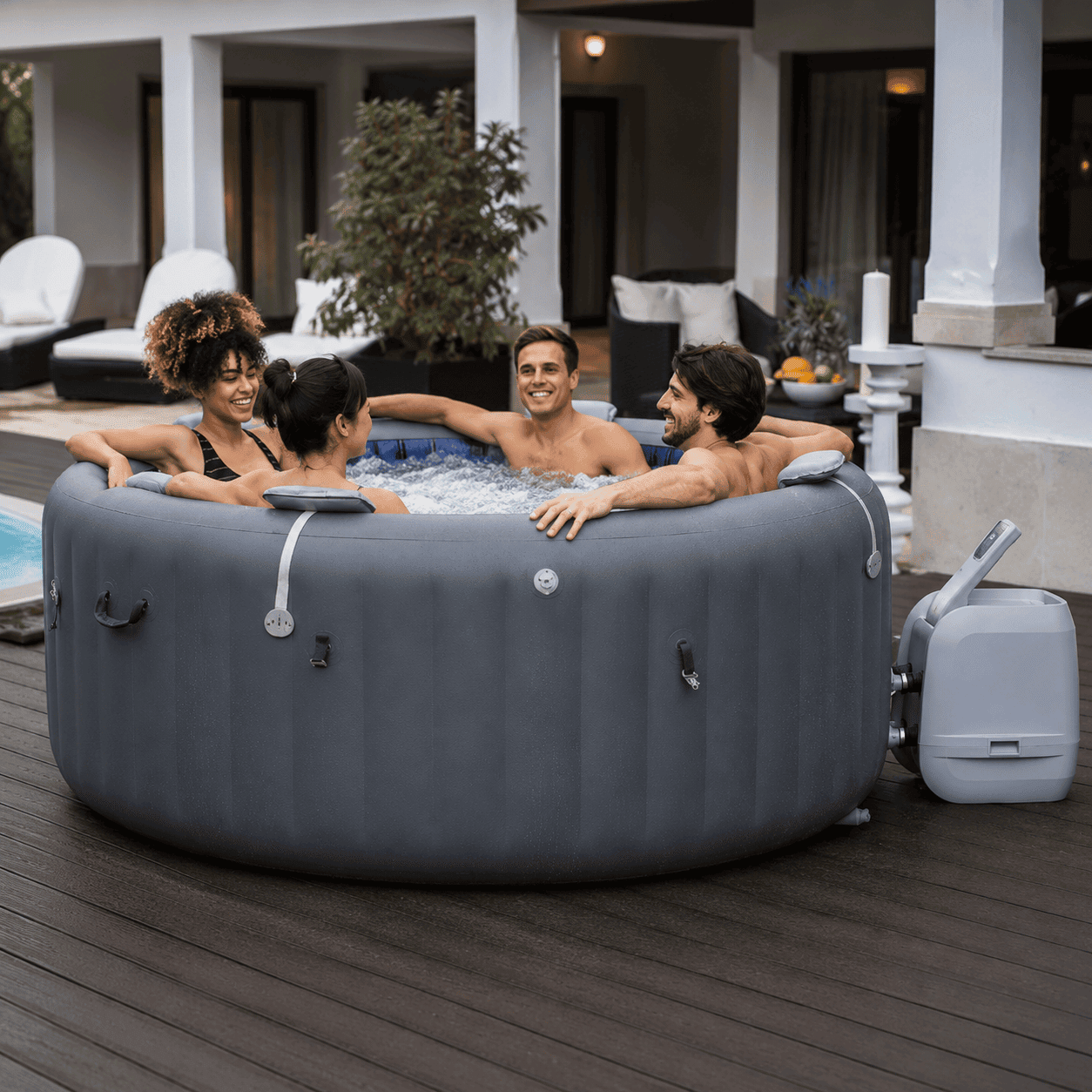 Aufblasbarer Whirlpool für 7 Personen mit Massagedüsen